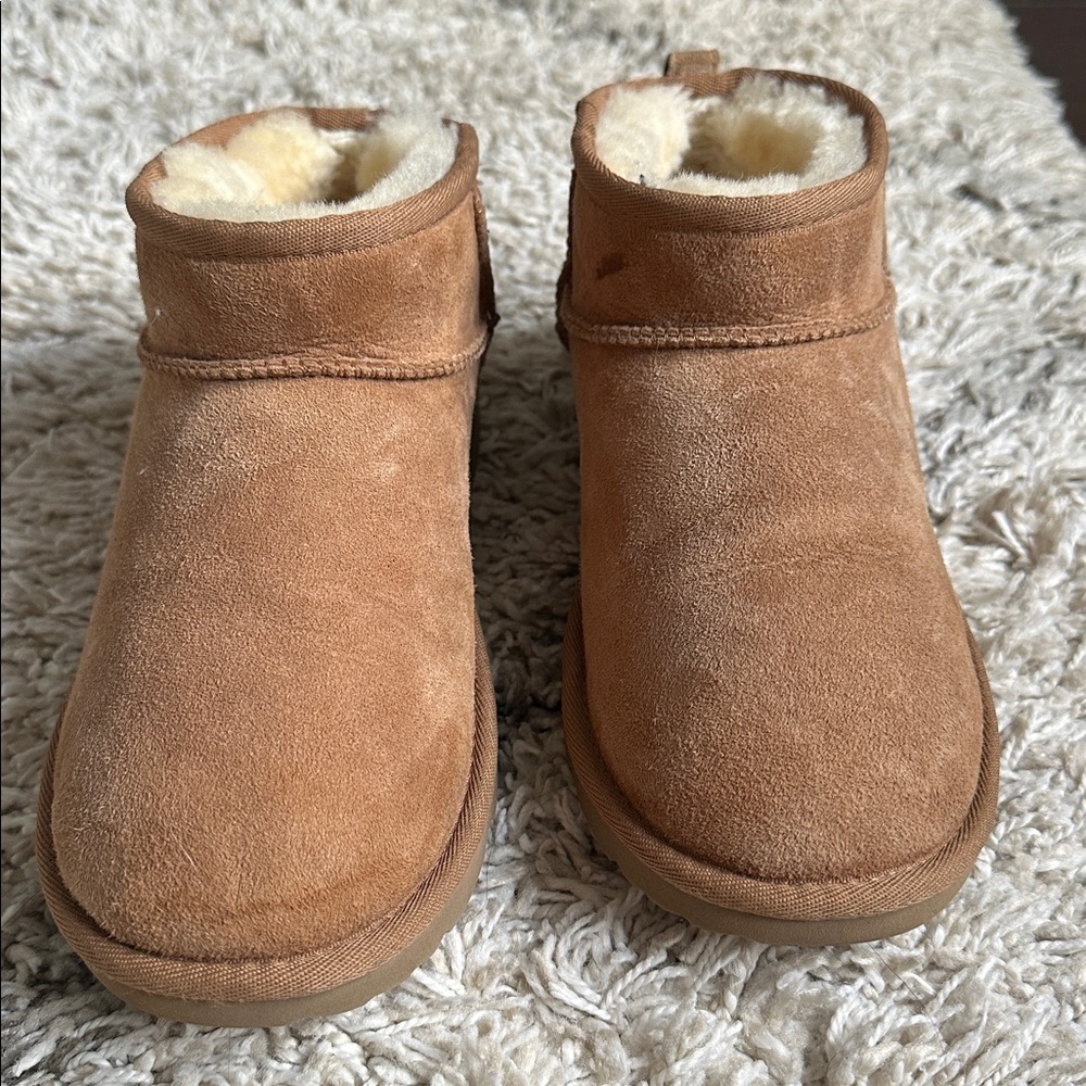 UGG